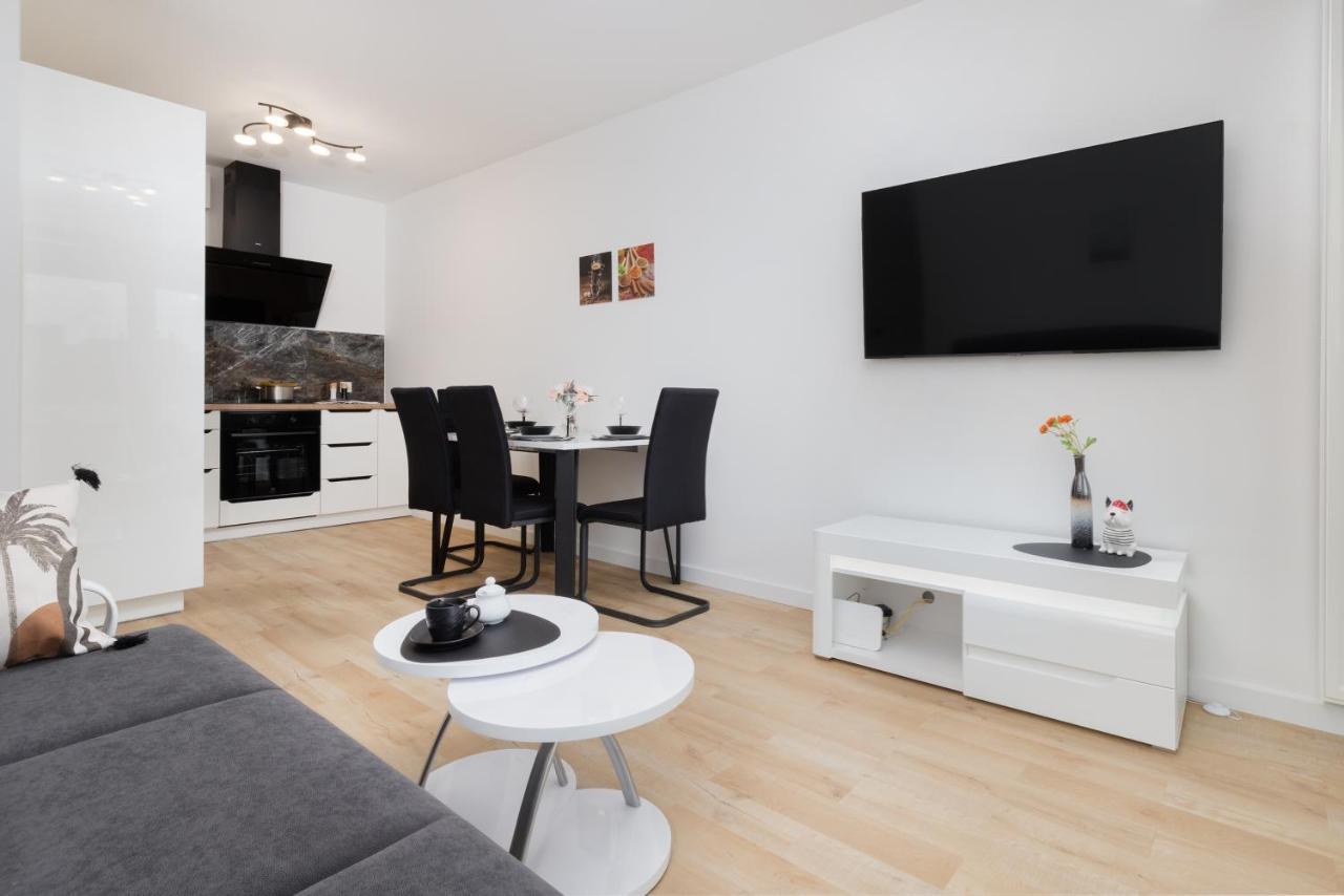 Plac Unii Apartment Gdynia By Noclegi Renters Exteriör bild