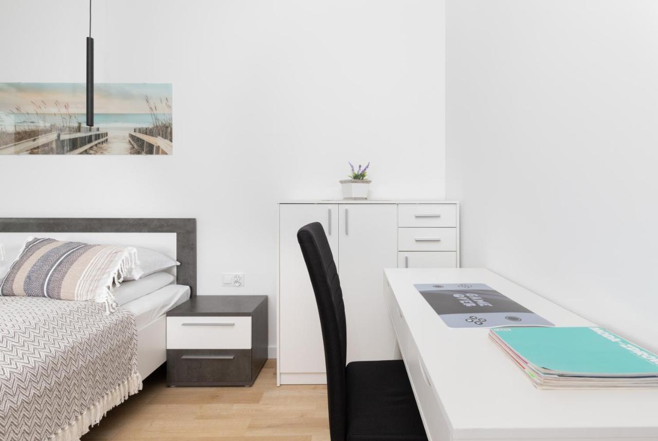 Plac Unii Apartment Gdynia By Noclegi Renters Exteriör bild